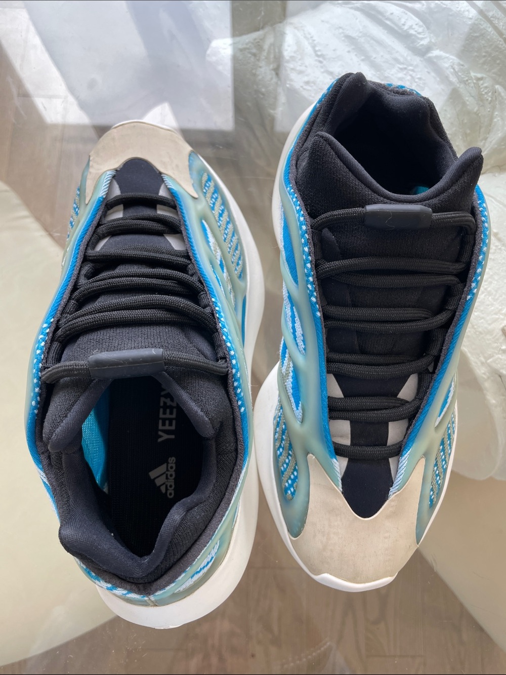 adidas Yeezy 700 V3